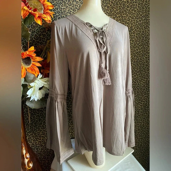 🌴3/$30🌴DOE & RAE Khaki Bell Long Sleeve Embroidered/Tasseled Boho Top NWT - Picture 2 of 10